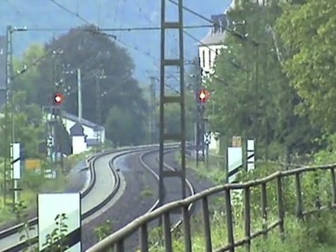 Züge bei Kamp-Bornhofen am Rhein, ICE-T, SBB Cargo Re482, ERS 189, DBAG 189, 145, 3x 428