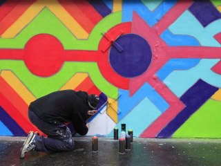 Seize Happywallmaker et le mur du square Karcher (20e)