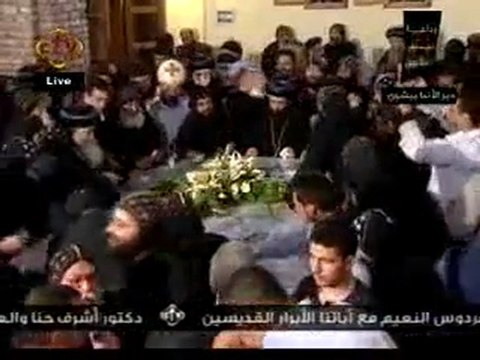 Enterrement du Pape Shenouda III, dans son lieu de repos au Monastère St. Bishoy à Wadi El Natroun