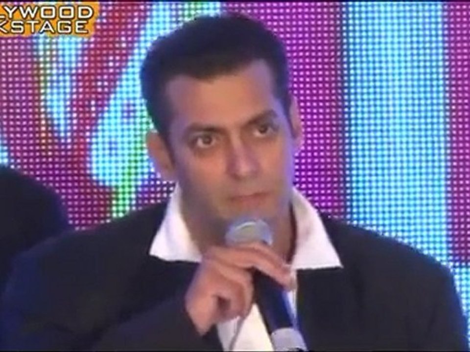 Salman Khan causes TRAFFIC JAM