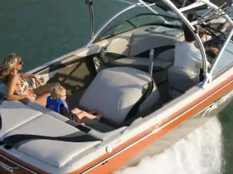 Moomba Mobius LS  Interior Space
