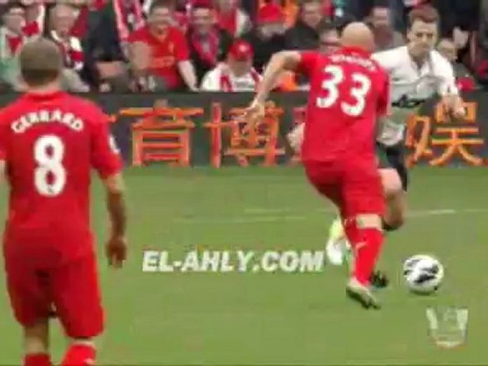 طرد شيلفي لاعب ليفربول بعد تعرضه لإيفانز لاعب مانشيستر