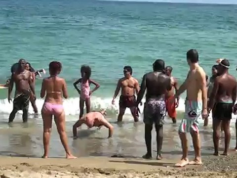Stage salsa juillet 2012 carnaval tous les ares midis sorties plage avec tous les cubains .Tournoi de volley à la cubaine au son du reggarton et de la salsa .