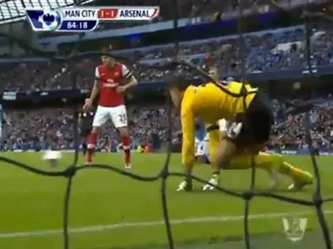 Chilena de Kompany y remate del Kun