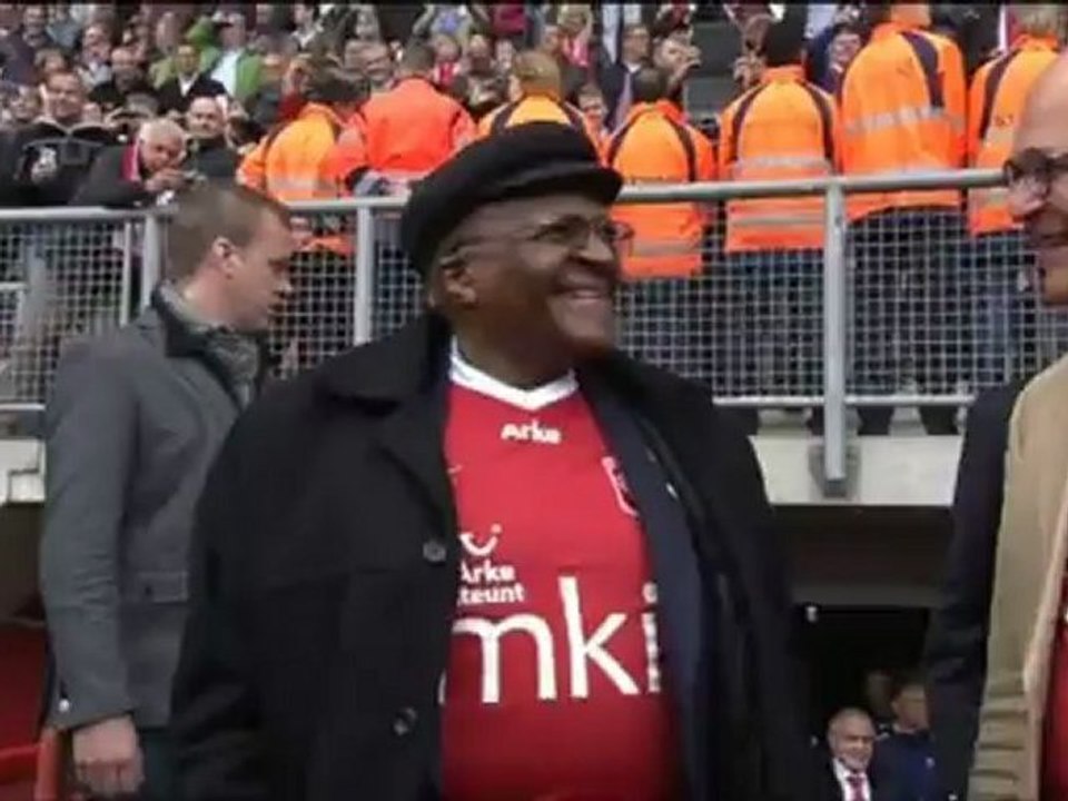 Friedensnobelpreisträger desmond tutu tanzt für twente