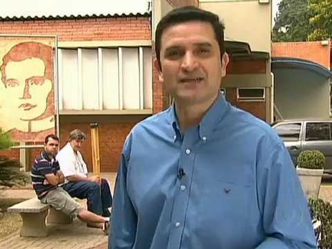Irmãs gêmeas doam rins para irmãos gêmeos mais novos
