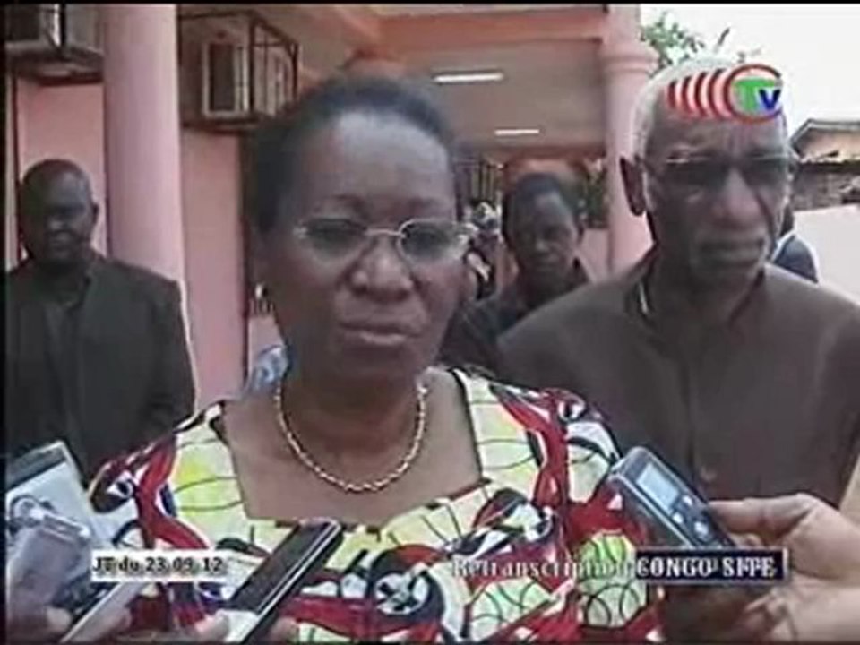 Visite du centre de rééducation fonctionnelle de Dolisie par la ministre Emilienne Raoul
