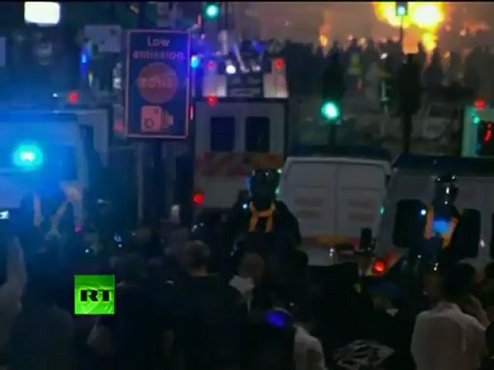 London on Fire: Video of Tottenham anti-police riots, bus blaze