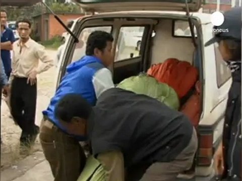 Nepal avalanche: Rescue resumes for missing climbers