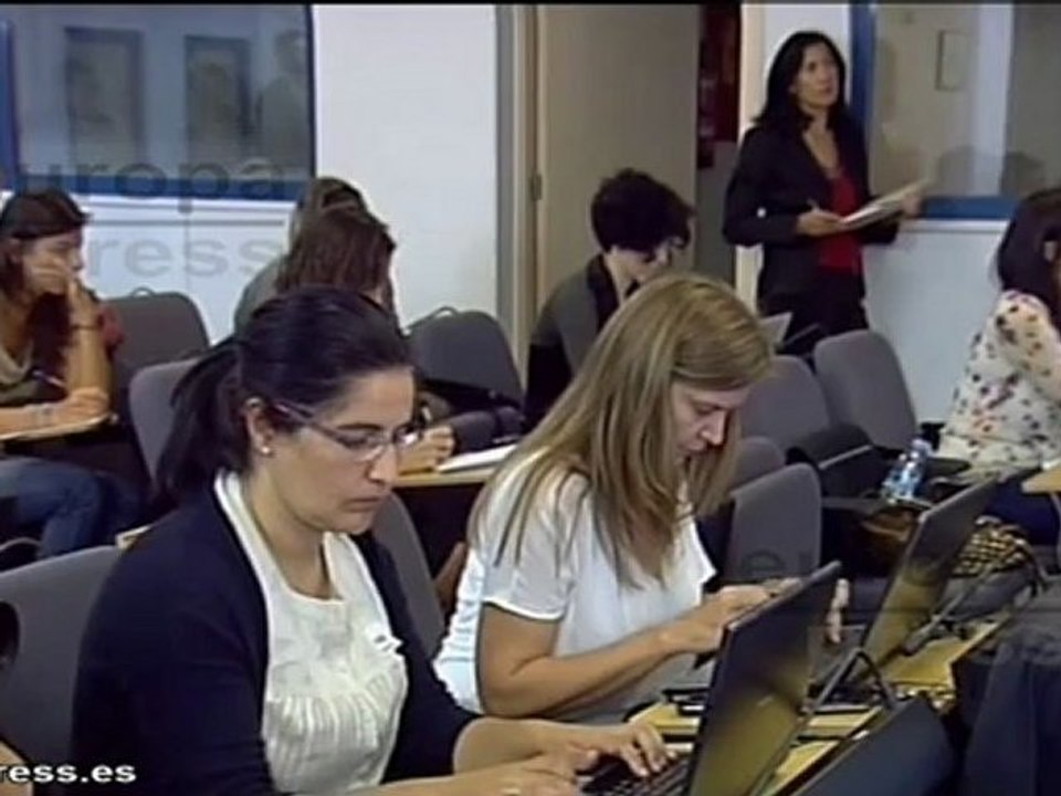 Valenciano: "Cospedal se equivoca en su comparación del 23F"