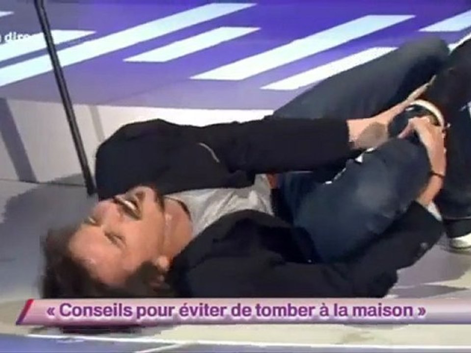 Arnaud Tsamere - Conseils pour éviter de tomber à la maison