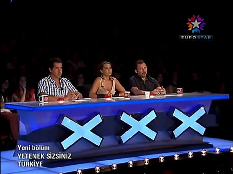 Ayşegül Özen'den Çarpıcı Makyaj - Aysegul Özen Stunning Makeup