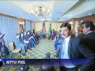 Clinton meets Pakistani president