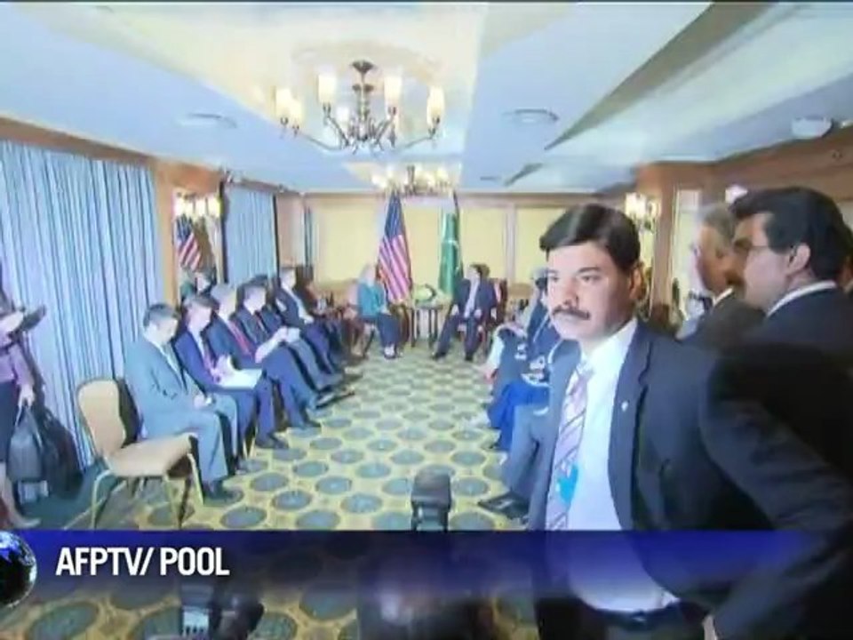 Clinton meets Pakistani president