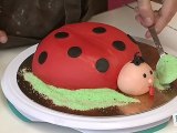 Décoration gâteau d'anniversaire enfant avec pâte à sucre