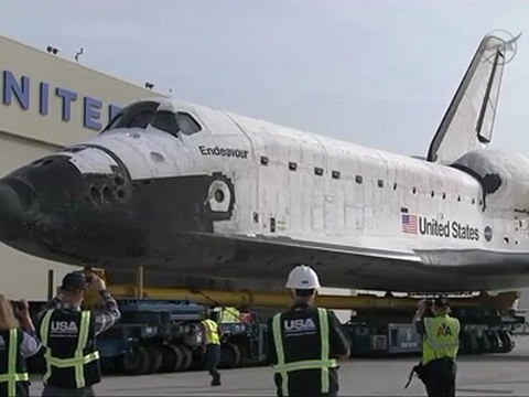 Shuttle Endeavour Removed from Boeing 747