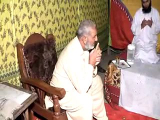 Ghulam Yaseen ke Shadi pe Mahndi ke jaga Mahfil e Naat 26th Aprile 2012