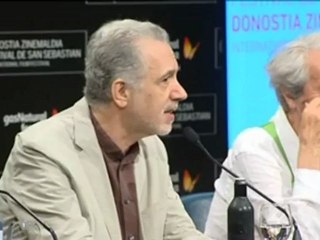 Trueba convence en San Sebastián con su película más francesa