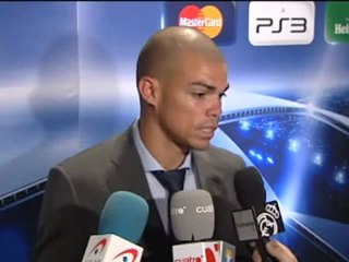 Jugadores del Real Madrid tras el empate frente al Milán