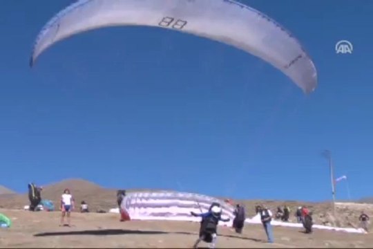 Gökyüzünde renkli görüntüler