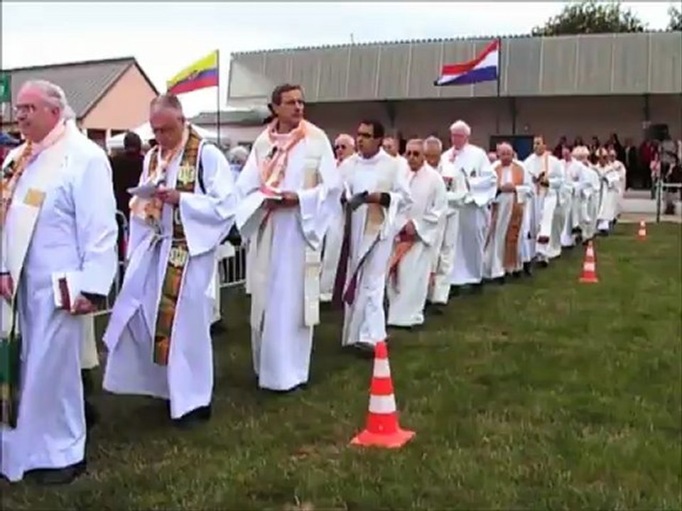 Procession pour l'ouverture de la Messe Action de Grâce