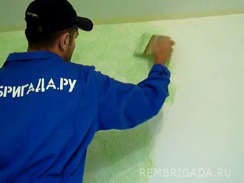 Видео с сайта rembrigada.ru красим стены мультиколорной декоративной краской видео