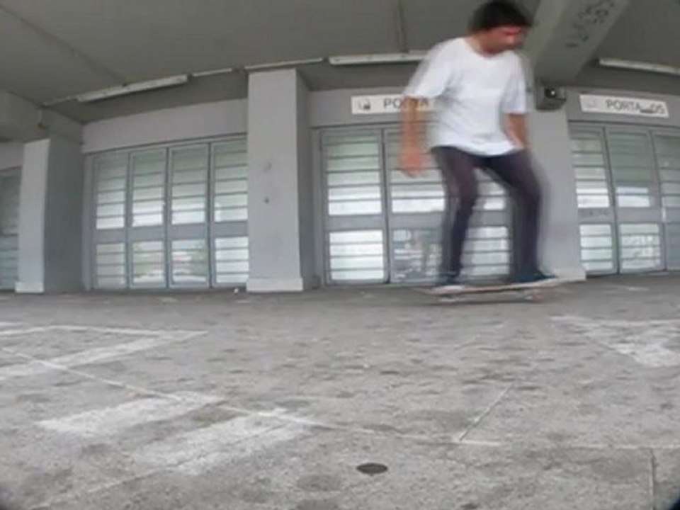 Tricktip - Kickflip pivot shovit