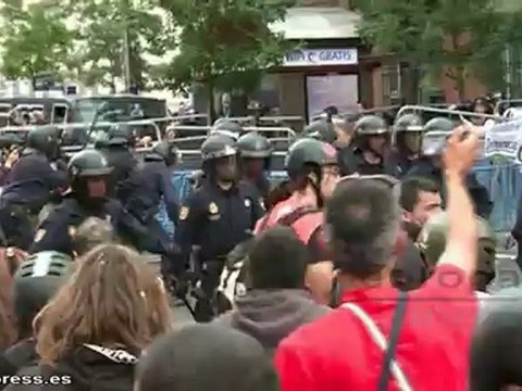 Tensión en Neptuno con cargas policiales