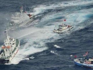 Japan fires water cannon on Taiwanese vessels