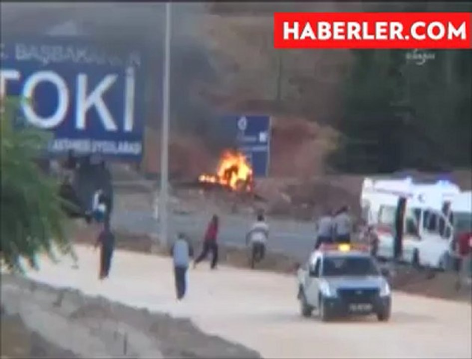 POLİS ARACINA SALDIRDILAR