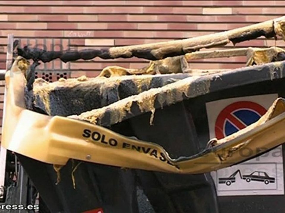 Incendian dos contenedores en barrio bilbaíno