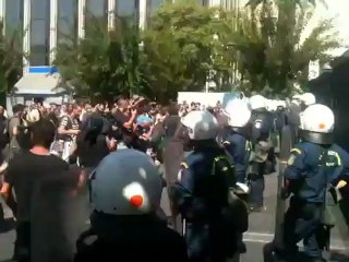 Ένταση στη Βασιλίσσης Σοφίας μπροστά στον σιδερένιο φράκτη