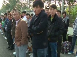 Hopefuls interview for Foxconn jobs