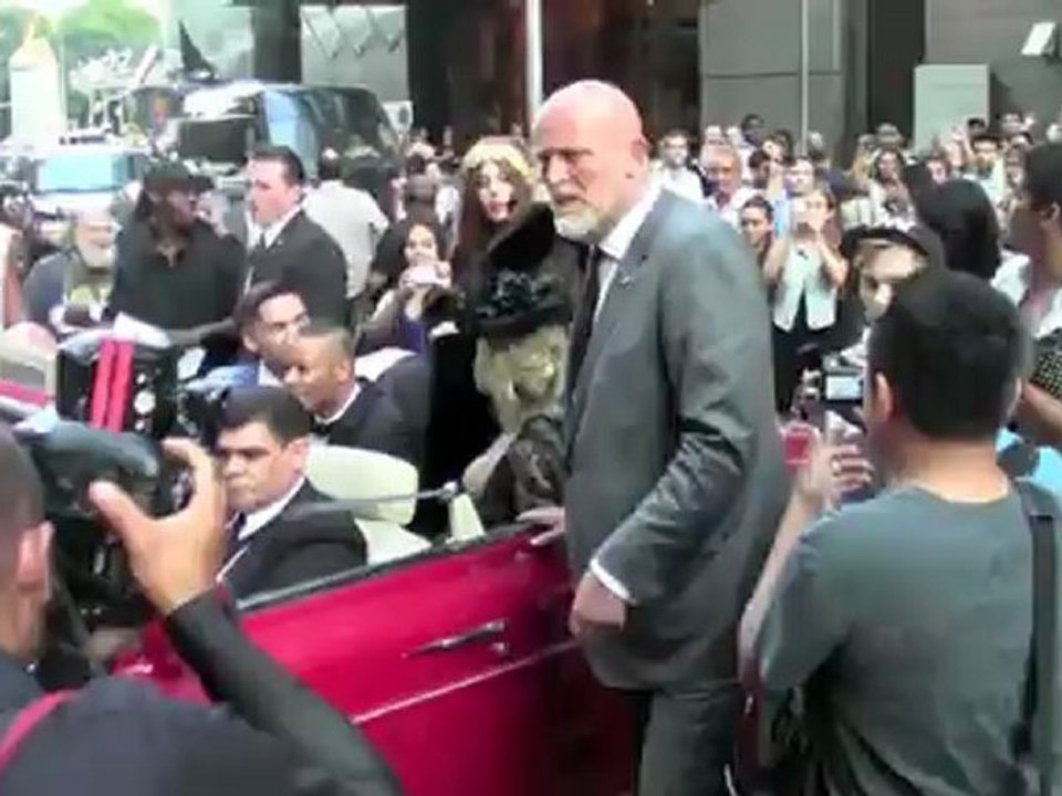 Lady Gaga legt sich mit Papst an