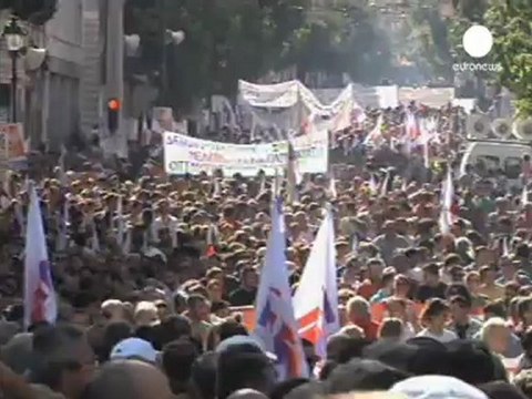 Grecia: scontri ad Atene, troika divisa su aiuti