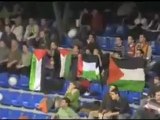 شاهد ماذا فعل جمهور نادي برشلونة بنادي اسرائيلي لكرة السلة قامو برفع علم فلسطين