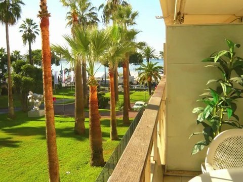 Appartement à vendre Cannes Croisette - terrasse sur parc et mer - 1 pièce - 33 m²