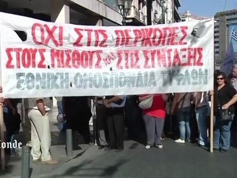 En Grèce, le gouvernement coupe toutes les aides, même aux handicapés