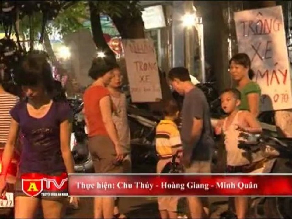 ANTÐ - Nhốn nháo dịch vụ trông giữ xe phố Trung thu Hà Nội