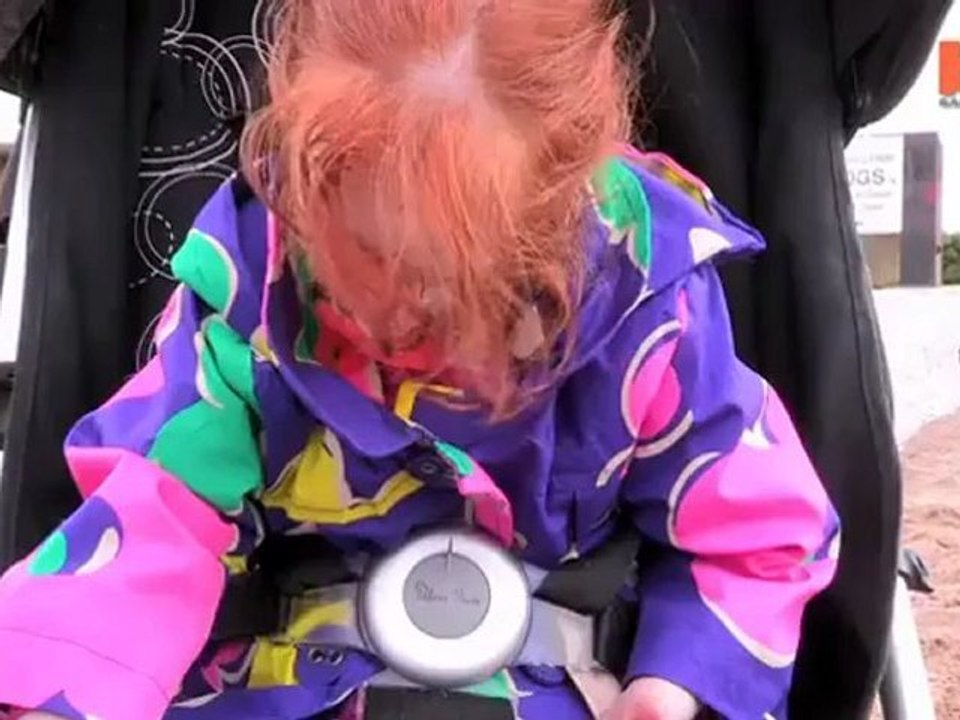 La plus petite fille du monde rentre à l'école pour la première fois de sa vie