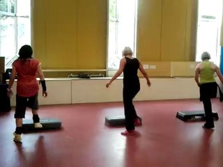 CHOREGRAPHIE DE STEP INTERMEDIAIRE NIVEAU 2, A TRAVAILLER ET MEDITER POUR LA SEANCE PROCHAINE
