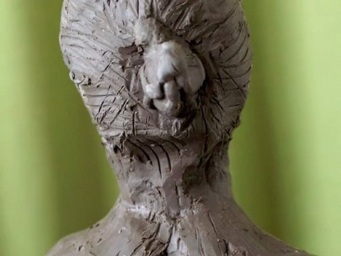 Portait Modelage en terre Luciana sculpture d'après modèle-vivant féminin