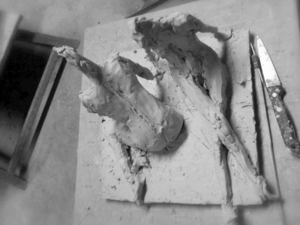 Esquisses terre sculpture femmes allongées modelage argile blanche