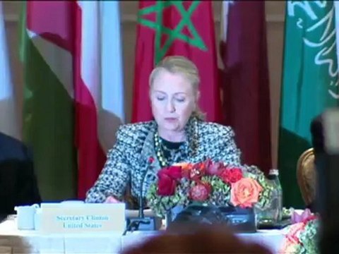 Clinton unveils new aid for Syrian civilians