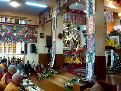 Dalai Lama holds prayer session for Tibetan exiles