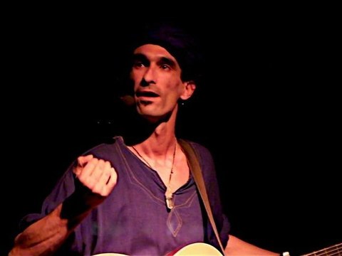 Pitt Ocha au Pays des Milles Collines