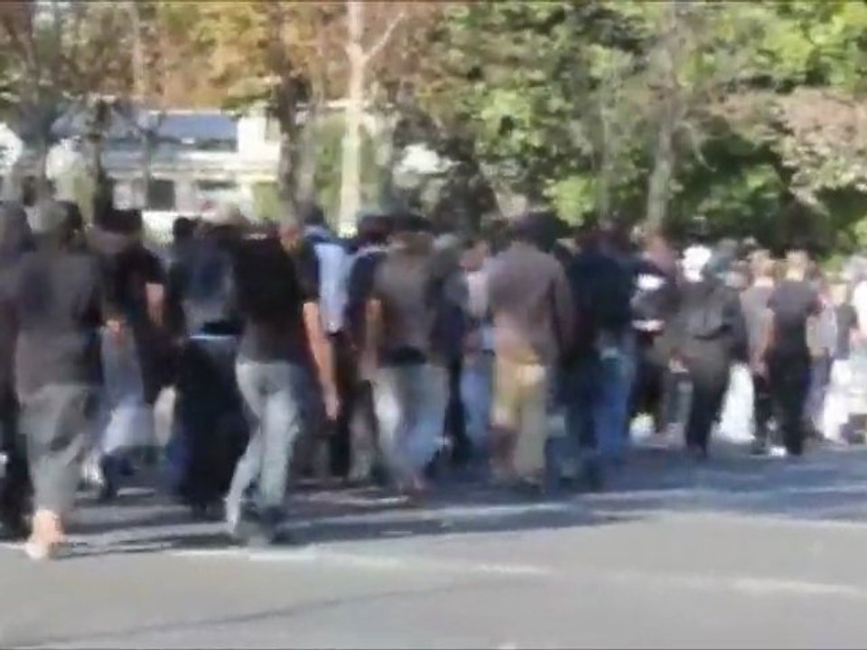 unique, des  juifs manifestant contre des caricatures antisémites!