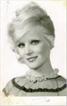 Gönül Yazar - BIRAKIN SEVİYORUM