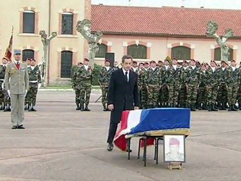 Le tueur présumé au scooter, assiégé, négocie avec les policiers