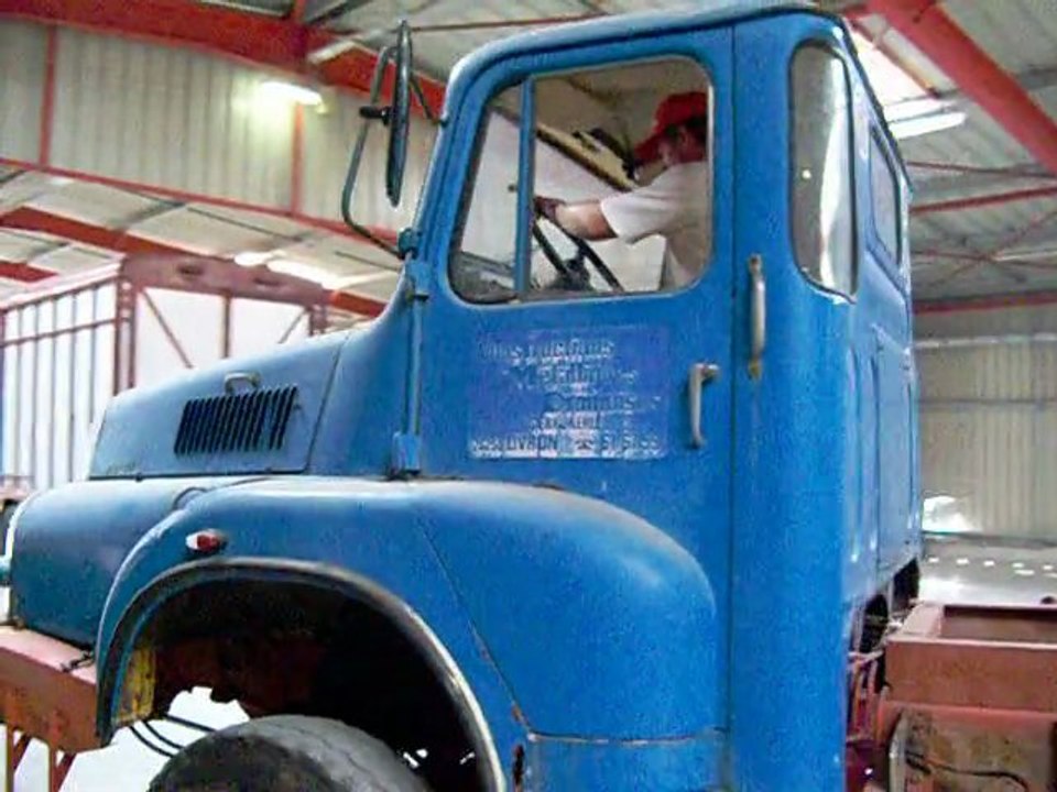 Tracteur Unic V8 4x4